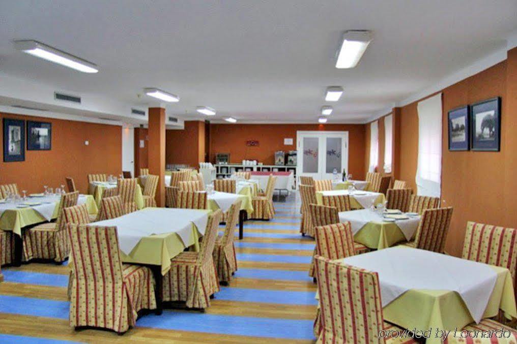 Ahc Hoteles Caces Restaurang bild